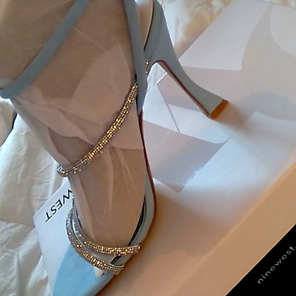NIB Women's 9 1/2 M Nine West dressy heals in light blue suede with sparkles π - Picture 2 of 3